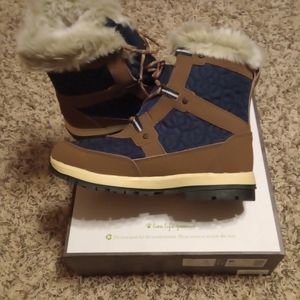BearPaw Women's Hiking Boots.  Size 11.